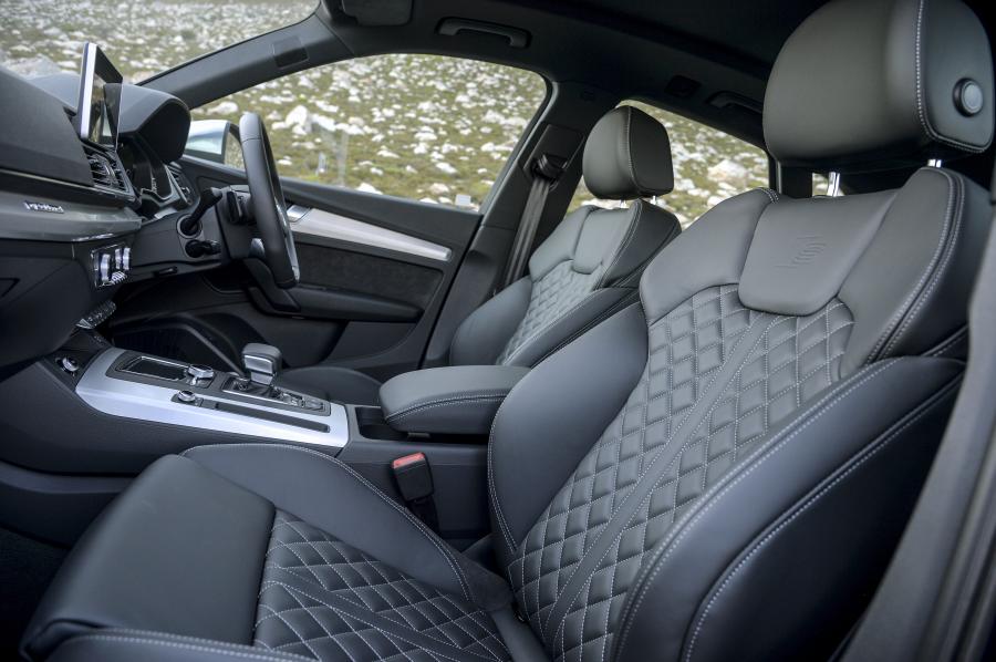 Интерьер Audi SQ5 3.0 TFSI 2017 года  (ZA) (фото 12 из 27)